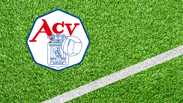 Logo voetbalclub Assen - ACV Assen - Asser Christelijke Voetbalvereniging - in kleur op grasveld met witte lijn - 600 * 337 pixels